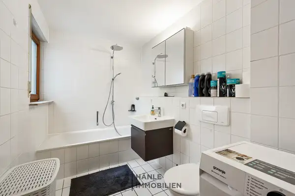 Badezimmer mit viel Tageslicht