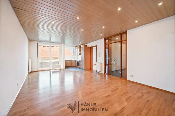 Wohn- Essbereich mit Blick auf die Küche
