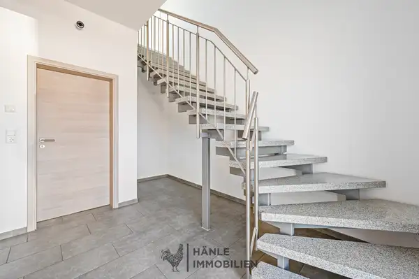Eingangsbereich mit Treppenaufgang