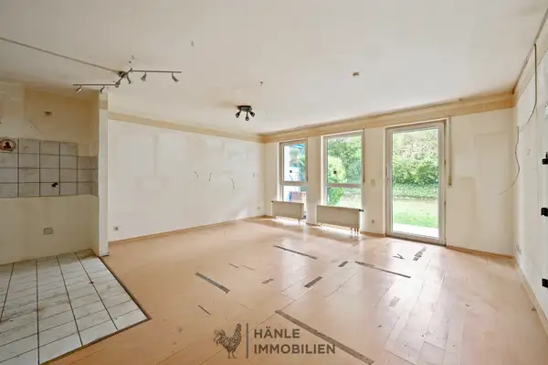 Offener Wohn- und Essbereich mit Küche