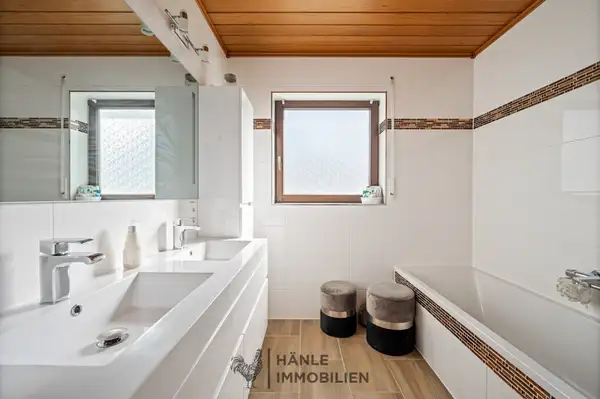 Badezimmer mit viel Licht