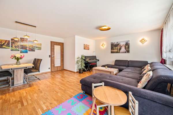Wohnzimmer mit Essbereich