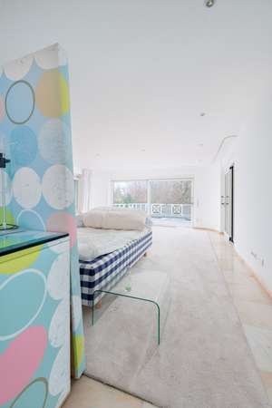 Zimmer mit geräumigen Balkon