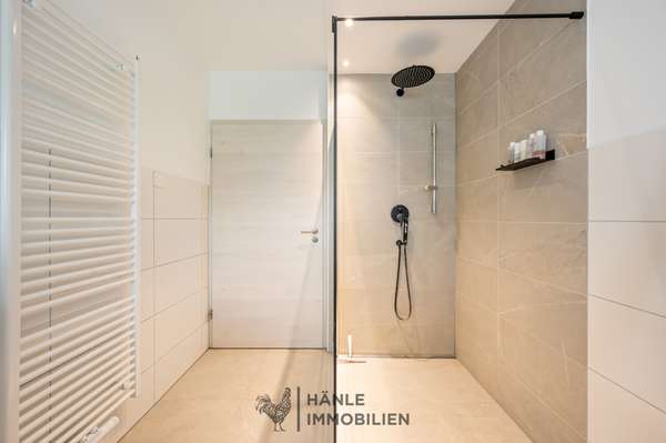 Badezimmer mir Regendusche