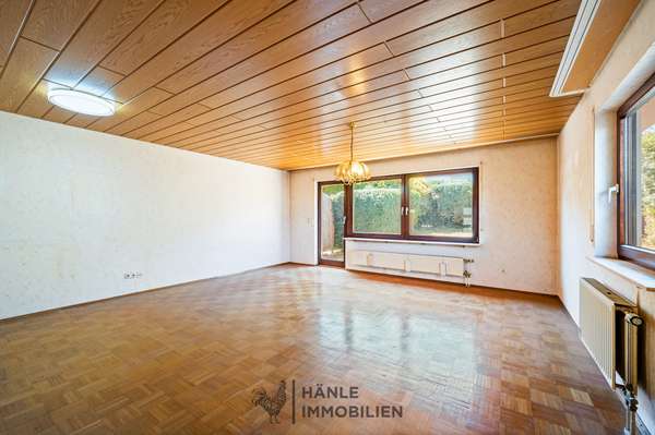 Wohnzimmer mit Blick in den Garten