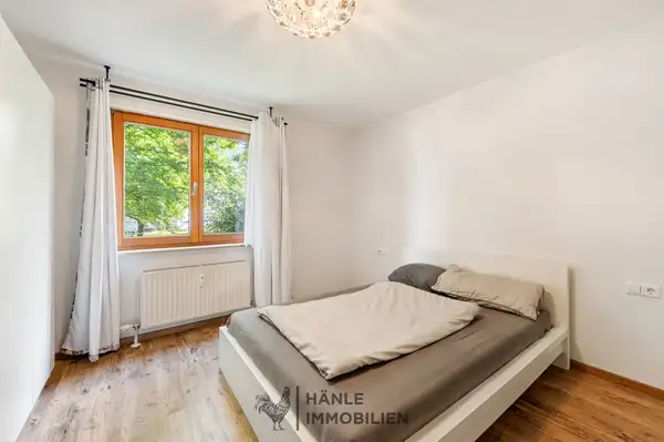großzügiges Schlafzimmer