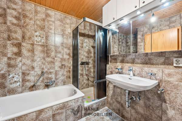 Badezimmer mit Dusche
