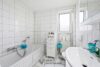 Vermietete 2,5-Zimmer-Wohnung mit Balkon & TG-Stellplatz in Bad Rappenau-Zimmerhof - Tageslichtbadezimmer